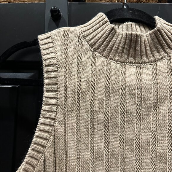 Beige Mock Neck Sleeveless Sweater Vest with Pointed Hem - Picture 2 of 6